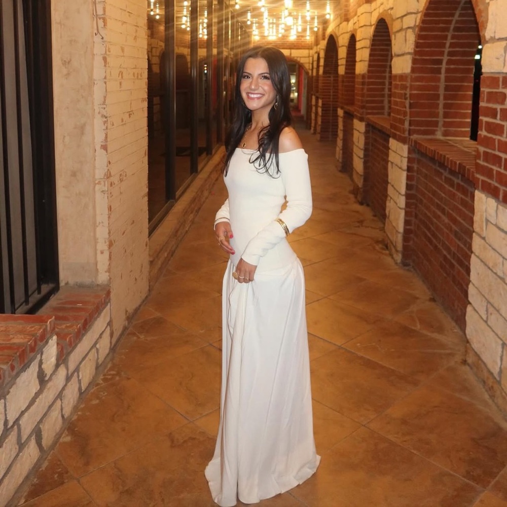 Elegant Off-Shoulder White Maxi Dress